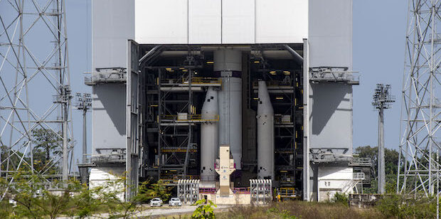 Ariane 6 en place pour son premier vol commercial