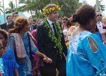 En Nouvelle-Calédonie, Emmanuel Macron prône « la réconciliation » et défend La France