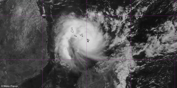 Au moins 20 morts et 250 blessés après le passage du Cyclone Chido à Mayotte